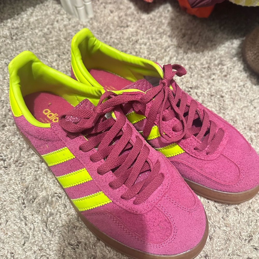 Adidas gazelle sz 7 (fit 8.5)